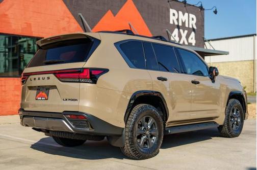 2025 Lexus LX 700h Overtrail