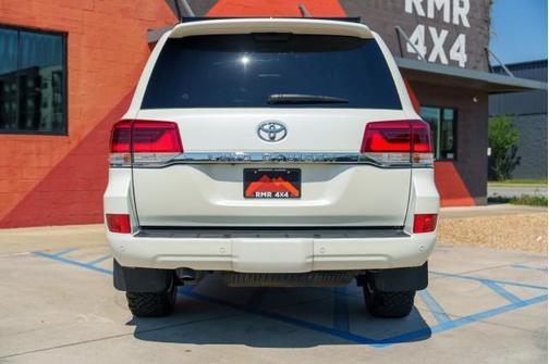 Blizzard Pearl 2019 Toyota Land Cruiser Base