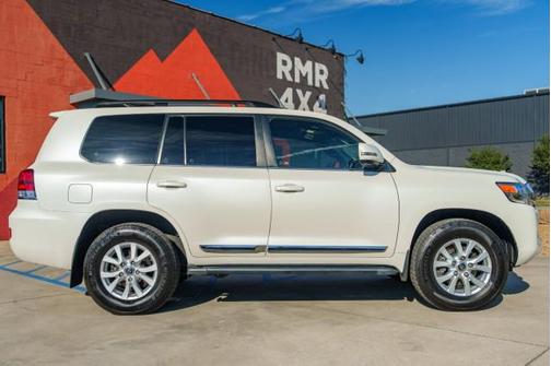 2019 Toyota Land Cruiser Base