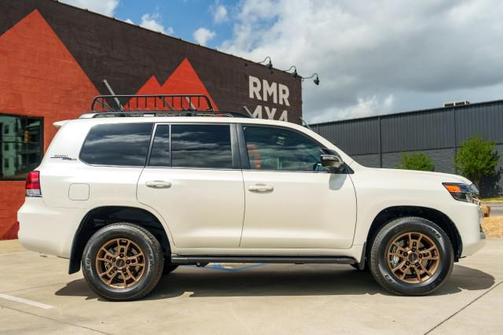 2020 Toyota Land Cruiser Base