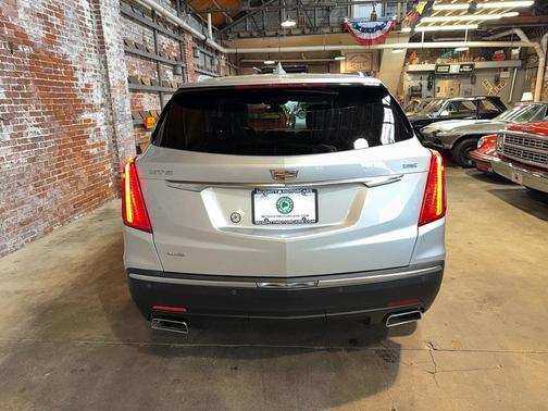 Radiant Silver Metallic 2017 Cadillac XT5 Luxury