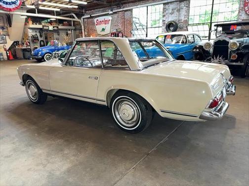 1964 Mercedes-Benz 230SL Pagoda Roadster