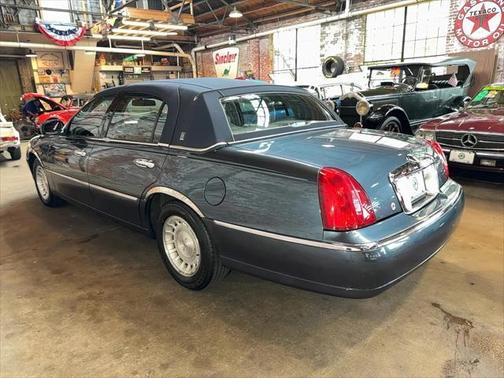 1998 Lincoln Town Car Executive