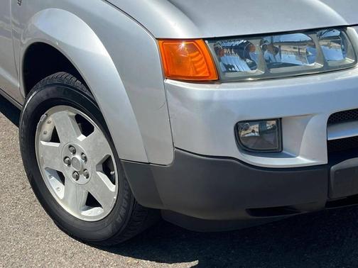 2004 Saturn Vue Base