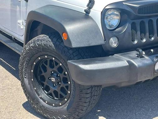 Bright White Clearcoat 2014 Jeep Wrangler Unlimited Sport