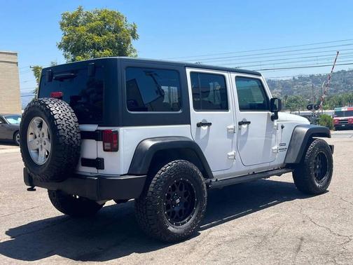 Bright White Clearcoat 2014 Jeep Wrangler Unlimited Sport