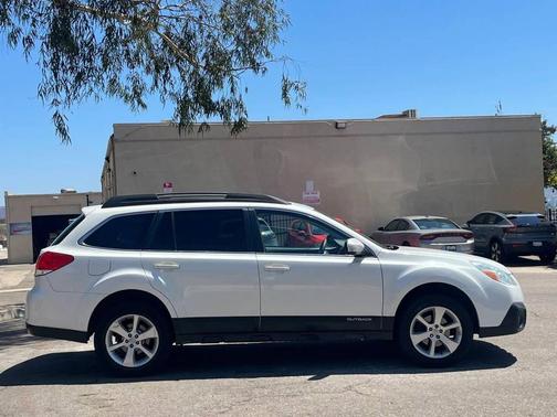 Satin White Pearl 2013 Subaru Outback 2.5i Premium