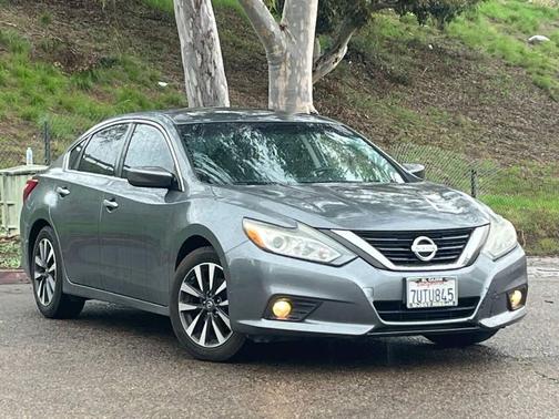 Gun Metallic 2016 Nissan Altima 2.5 SV