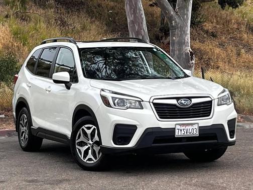 White 2019 Subaru Forester Premium
