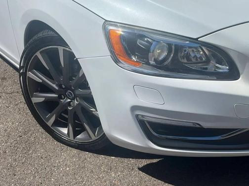 Crystal White Pearl 2015 Volvo S60 T5 Premier