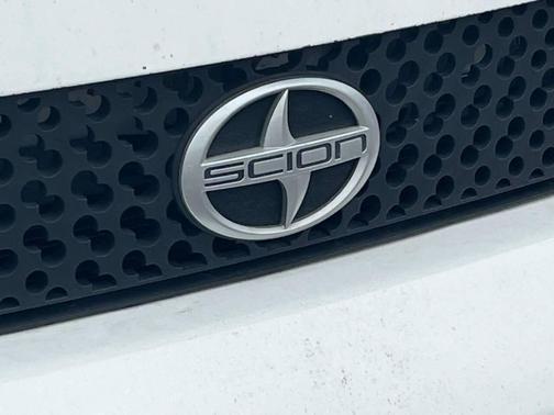 Super White 2008 Scion xB Base