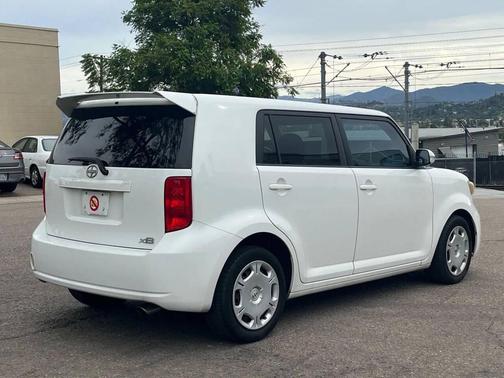 Super White 2008 Scion xB Base