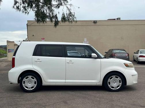 Super White 2008 Scion xB Base