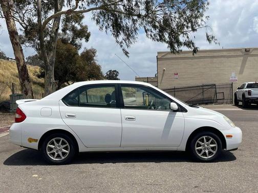 White 2001 Toyota Prius Base