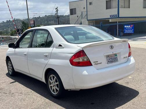 White 2001 Toyota Prius Base