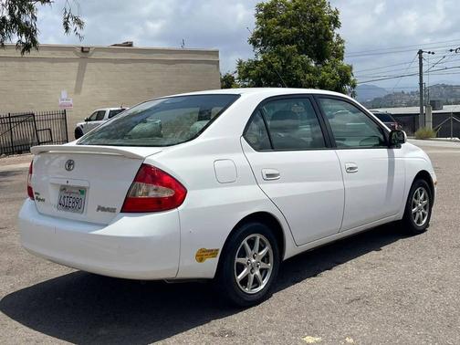 White 2001 Toyota Prius Base