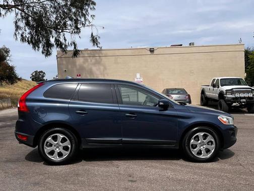 Blue 2010 Volvo XC60 3.2