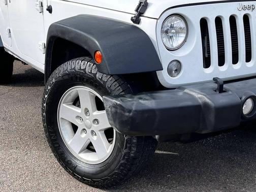 Bright White Clearcoat 2018 Jeep Wrangler JK Unlimited Sport