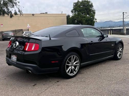 2011 Ford Mustang GT Premium