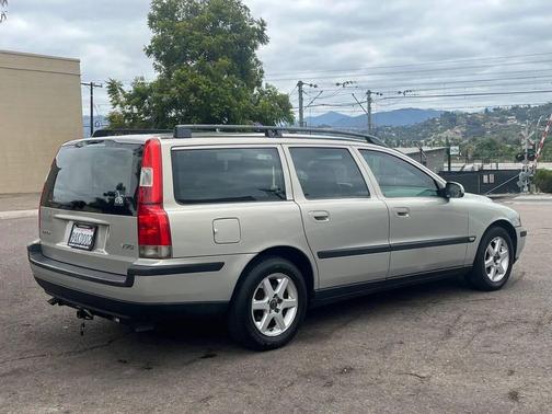Silver 2001 Volvo V70 2.4M 4dr Wagon