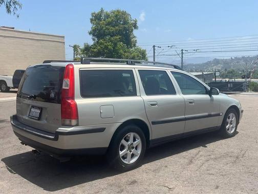 Silver 2001 Volvo V70 2.4M 4dr Wagon