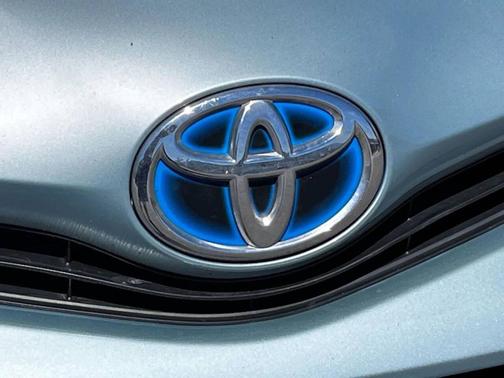 2015 Toyota Prius v Four