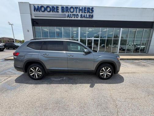 Platinum Gray Metallic 2022 Volkswagen Atlas 2.0T SE