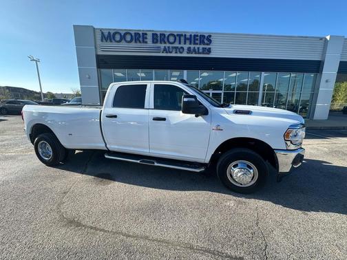 2024 RAM 3500 Tradesman Crew Cab 4x4 8' Box