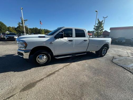 2024 RAM 3500 Tradesman Crew Cab 4x4 8' Box