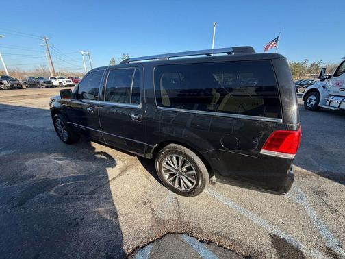 2015 Lincoln Navigator Base
