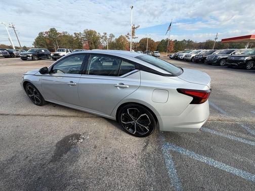 2024 Nissan Altima SR FWD