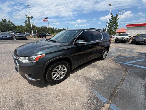 Graphite Metallic 2020 Chevrolet Traverse LT Leather
