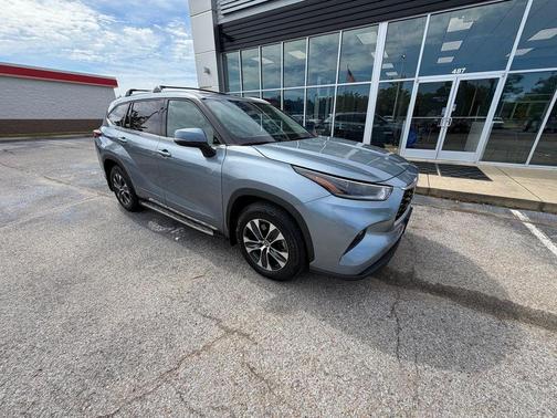 Moon Dust 2021 Toyota Highlander XLE