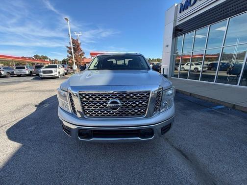 2018 Nissan Titan SV