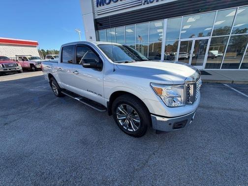 2018 Nissan Titan SV