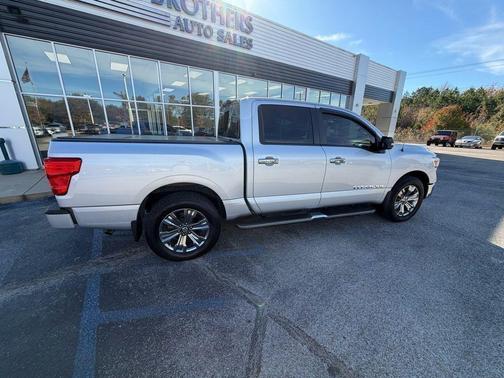 2018 Nissan Titan SV