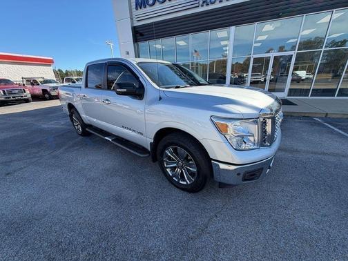 2018 Nissan Titan SV
