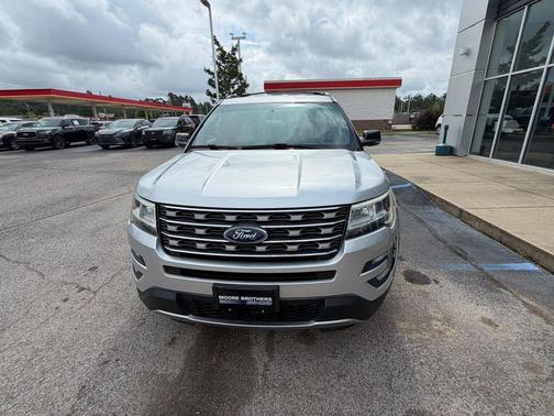 Ingot Silver Metallic 2017 Ford Explorer XLT