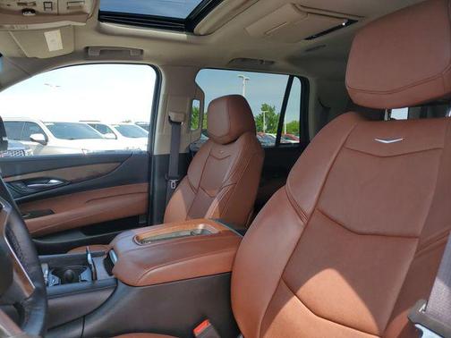 Crystal White Tricoat 2017 Cadillac Escalade Luxury