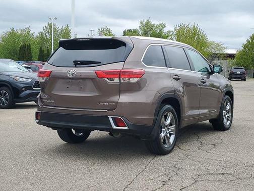 Toasted Walnut Pearl 2019 Toyota Highlander Limited
