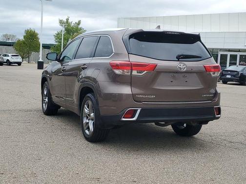 Toasted Walnut Pearl 2019 Toyota Highlander Limited