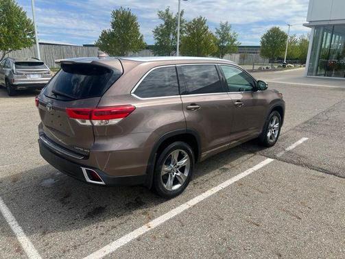 Toasted Walnut Pearl 2019 Toyota Highlander Limited