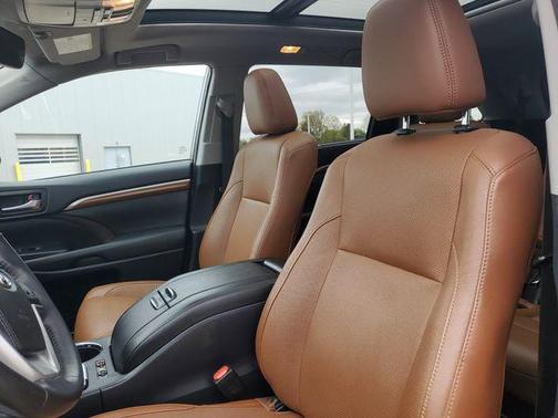 Toasted Walnut Pearl 2019 Toyota Highlander Limited