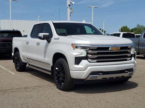 Iridescent Pearl Tricoat 2024 Chevrolet Silverado 1500 High Country