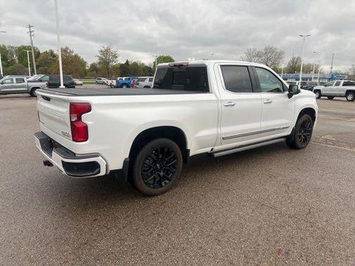 Iridescent Pearl Tricoat 2024 Chevrolet Silverado 1500 High Country