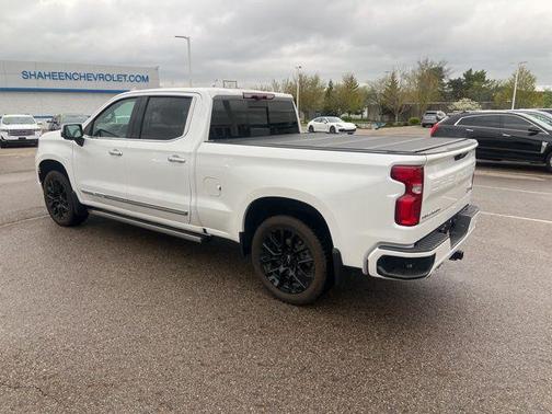 Iridescent Pearl Tricoat 2024 Chevrolet Silverado 1500 High Country