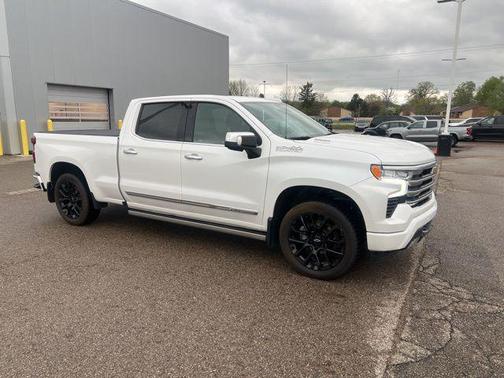 Iridescent Pearl Tricoat 2024 Chevrolet Silverado 1500 High Country
