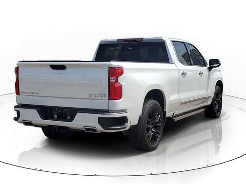 Iridescent Pearl Tricoat 2024 Chevrolet Silverado 1500 High Country
