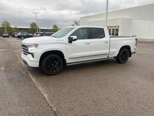 Iridescent Pearl Tricoat 2024 Chevrolet Silverado 1500 High Country