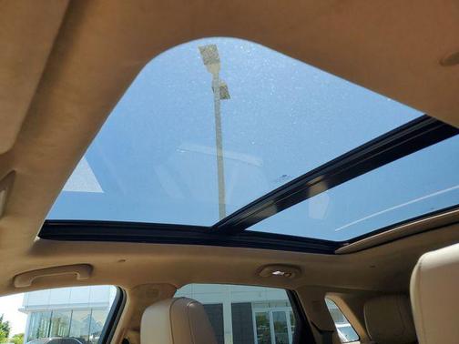 Crystal White Tricoat 2022 Cadillac XT5 Sport